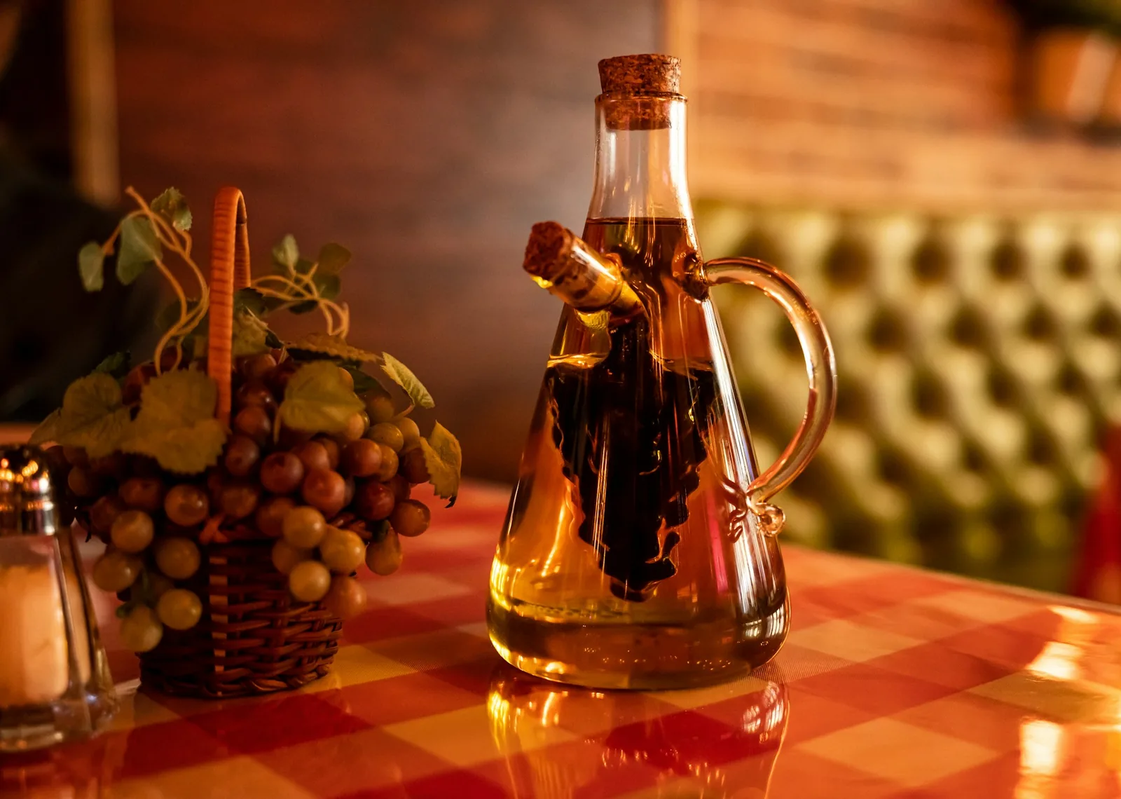 Oil and vinegar cruets
