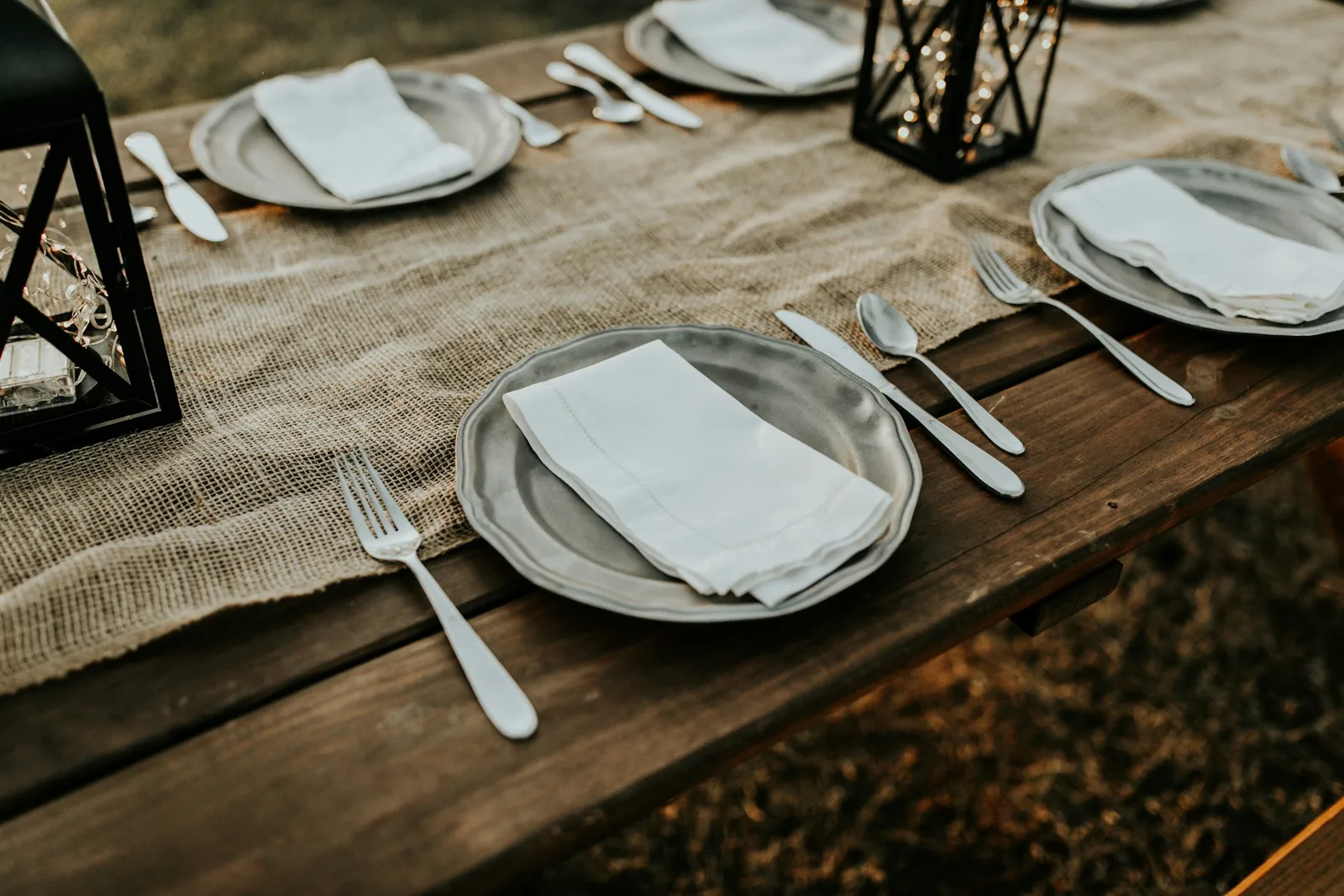 Napkins and plates on a table