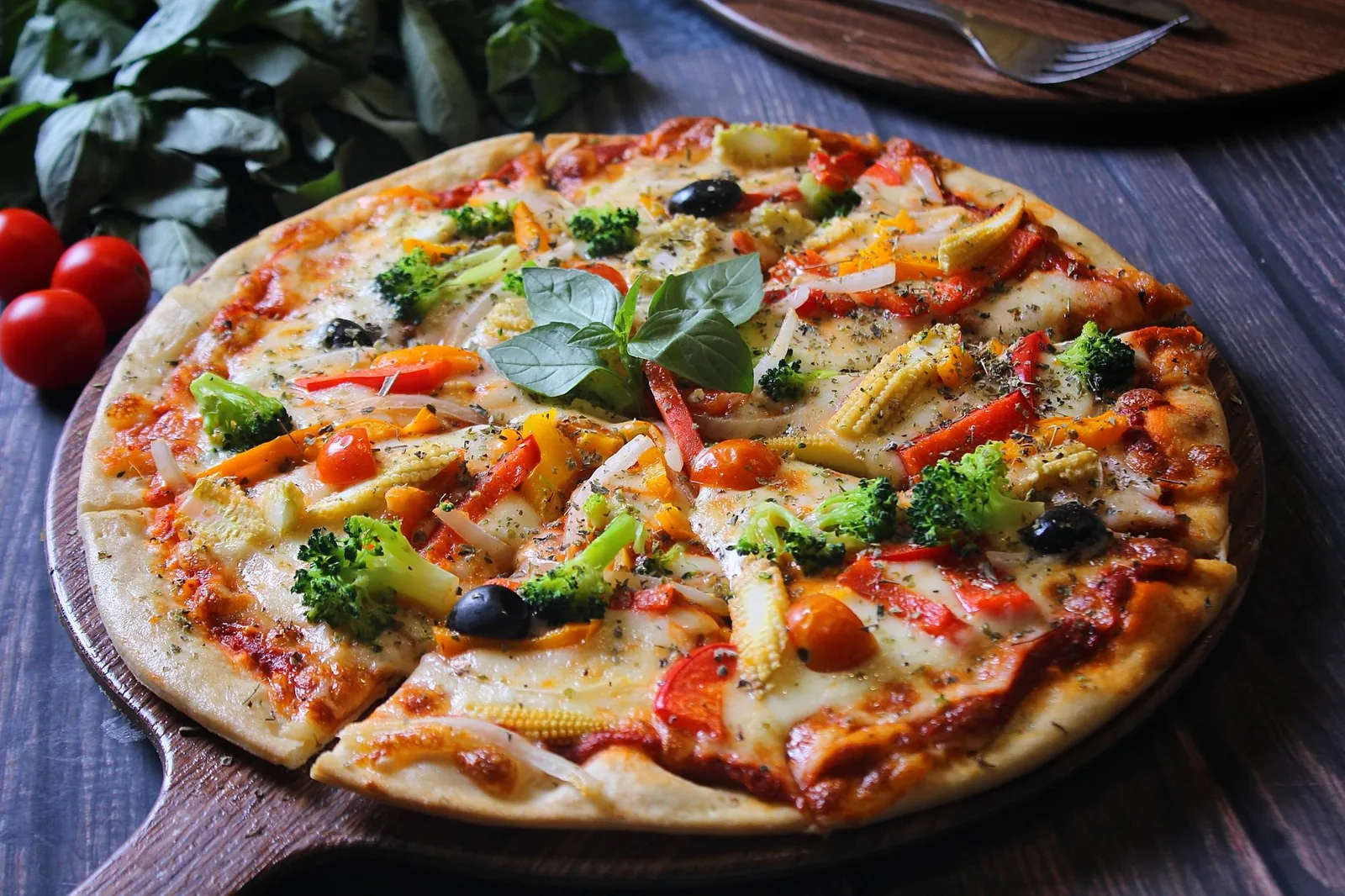 A vegetable pizza