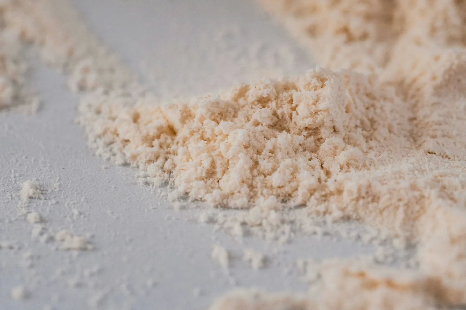 A peel dusted with flour