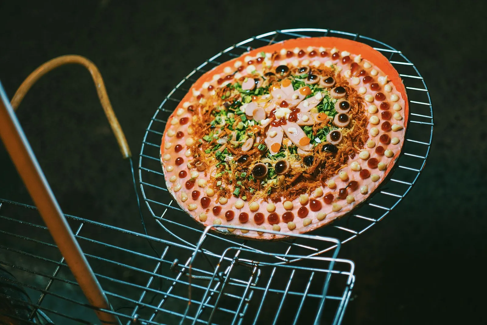A round pizza from above